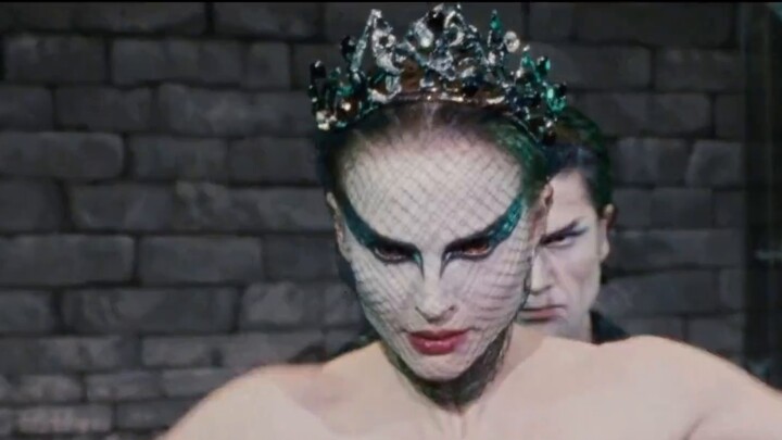 Bản chất của hài kịch là bi kịch, đỉnh cao của nghệ thuật, chỉ có thể đạt tới bằng nỗi buồn tột độ.