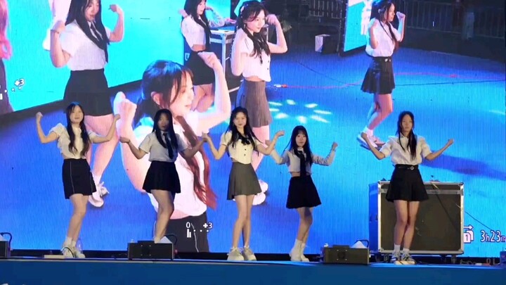 عرض رقص في حفلة رأس السنة الجديدة