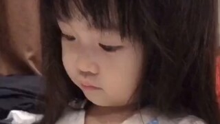 女孩子的开心就是一秒钟的事情