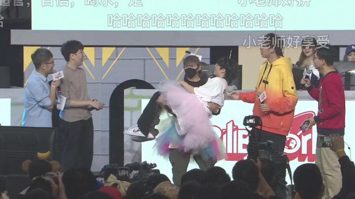 普通粉丝【小精灵】【怪异君】突然被cue上台 舞力全开 bw广州 201227游戏舞台录屏