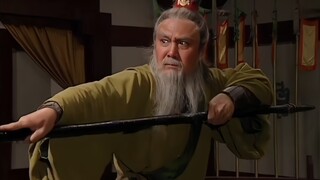 This is what we call a brave veteran. Huang Zhong's martial arts performance is so cool.