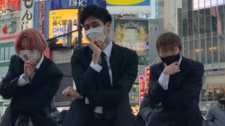 Oh my god, is it okay for three men in suits to dance like this on the streets of Shibuya?