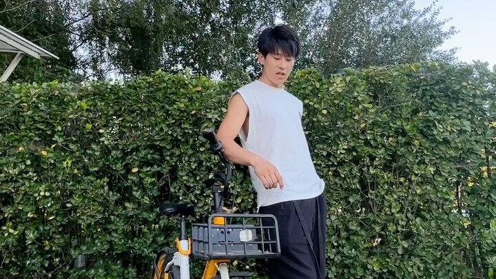 Immersive experience with a Rolls-Royce bicycle! You deserve it!