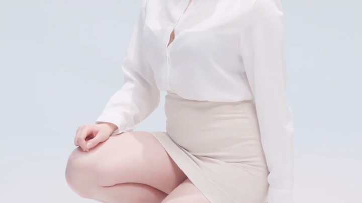 Zheng Ren's sexy hip skirt
