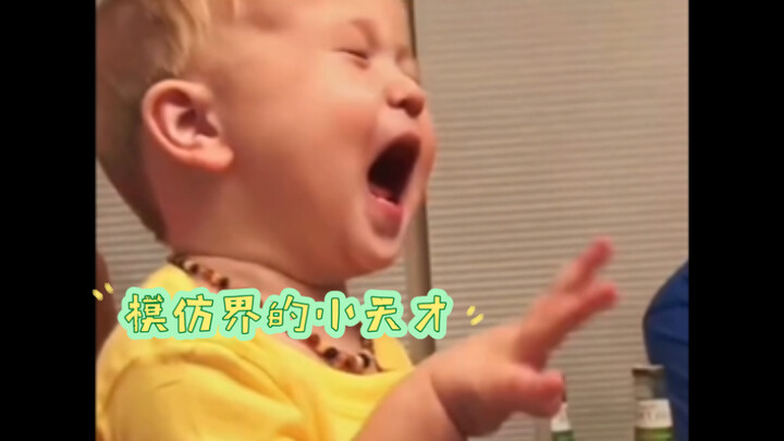 Bayi imut meniru adegan ikonik orang dewasa dengan sempurna, imutnya sampai nggak masuk akal 👻