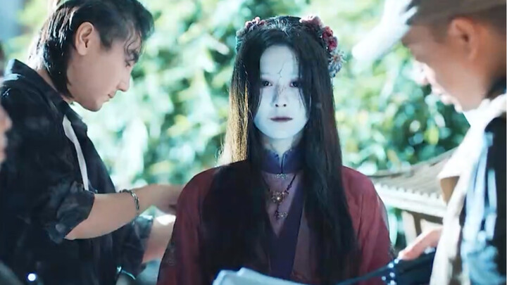 Cô gái đóng vai Ah Piao chết bất ngờ và hóa ra là một hồn ma.