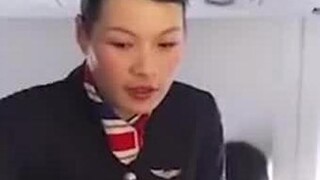 “中国护照掉了？没关系，那你唱国歌”，空姐讲述真实的利比亚撤侨故事