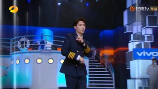 Trương Nghệ Hưng nhảy múa tưởng chừng ngẫu hứng đơn giản nhưng thực ra lại rất khó.