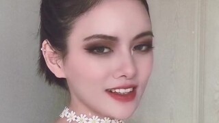 Meeting my boyfriend's mom for the first time—she doesn’t have any friends—but it seems like I’ve di