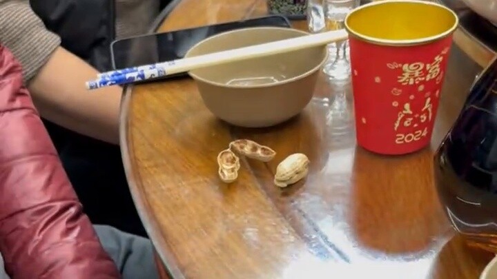 ชายหนุ่ม. คุณทำได้ดีมากที่นั่น ทำไมลูกชายของฉันถึงอยากติดตามคุณล่ะ