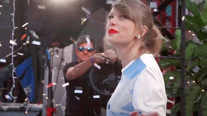 ที่สุดของความอ่อนโยนของ Taylor Swift! ฉันรักผู้หญิงคนนี้!