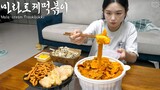 Real Mukbang:) Korea's super trendy 'Spicy Mala-Rose Tteokbokki' ☆ Gua Bao, rice ball