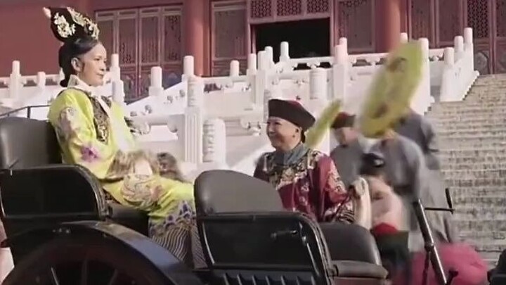 Viên Thế Khải tặng Từ Hi một món quà, chiếc Mercedes-Benz đầu tiên của Trung Quốc, và Từ Hi yêu cầu 