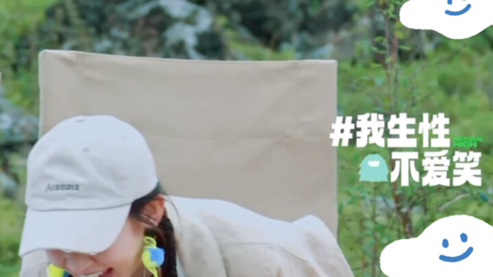 Zhang Yifan isn’t smiling, and Wei Daxun is puzzled—then Fanfanszi says she “just isn’t one to smile