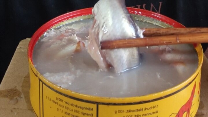 Menantang kaleng ikan haring, sama sekali tidak ada apa-apa!