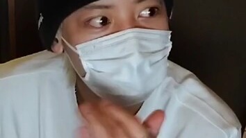 [Park Chanyeol] 200715 Instagram Live: Online slow-motion tutorial for the finger dance of his new s