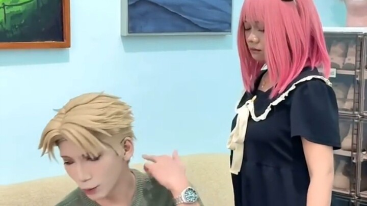 ANAK COSPLAY DI SURUH PIJITIN BAPAK2
