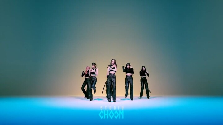 إذا وقف الطفل الجميل في المنتصف، فسيجعل الأطفال غير الجميلين أكثر جمالاً، والأطفال الجميلين أكثر جما