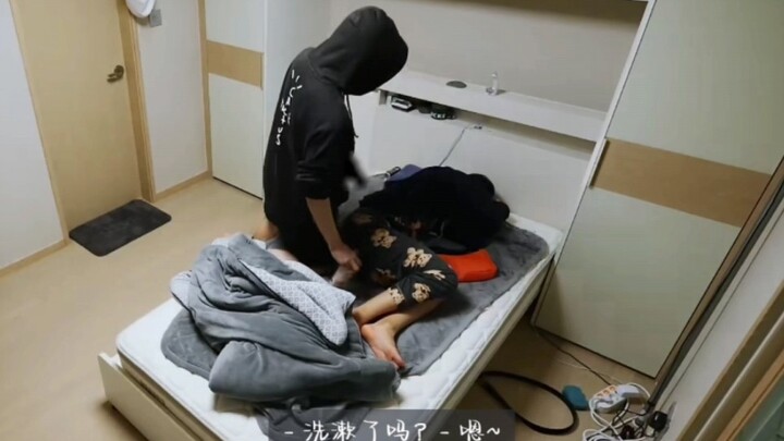 الفرق بين أن توقظك أمك، وصديقك، أو أخوك!