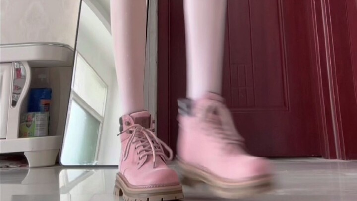 Aaaah, I love this blush so much! So sweet! It makes me look way younger!