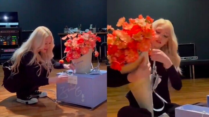 SOMI: ในที่สุดก็ได้เปิดของขวัญที่พี่JENNIEมอบให้แล้ว!