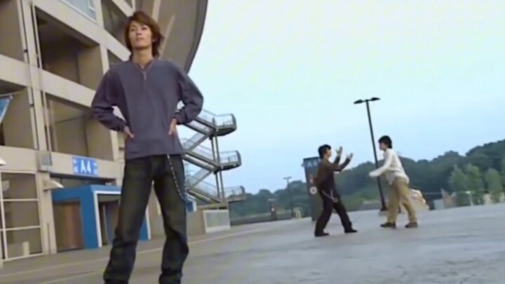 นึกถึงแม่เฒ่าทะเลาะกันหน้าหมู่บ้านเลย 55555