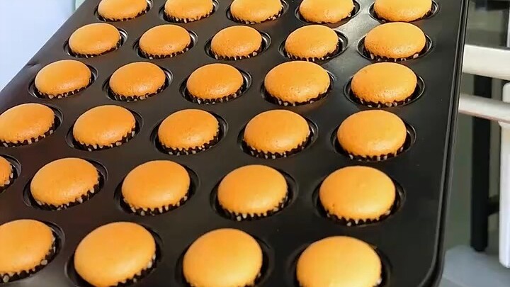 Satu suap satu cupcake mini Kitty, imut banget deh!