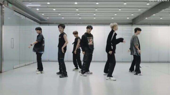 Even fellow industry insiders say they’re amazing—true prodigies! Half of the idols in the Chinese e