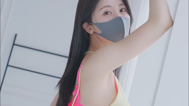 ลุคเดรสสายเดี่ยวสุดน่ารักของพี่สาวโรส