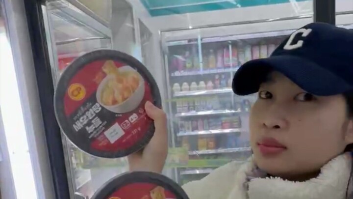 เข้าร้านเล่น ๆ แต่ได้ของเด็ดเฉย 😳🔥บะหมี่เกี๊ยวกุ้ง CPผัดไทยไก่ CPอันไหนควรลองก่อน?!