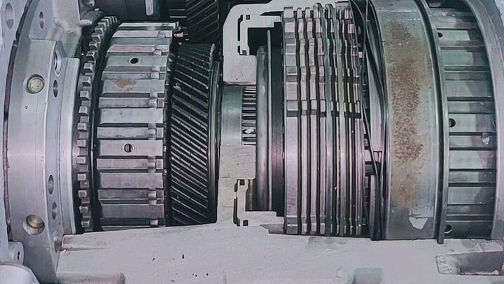 Transmisi adalah kunci dalam mengemudi mobil.