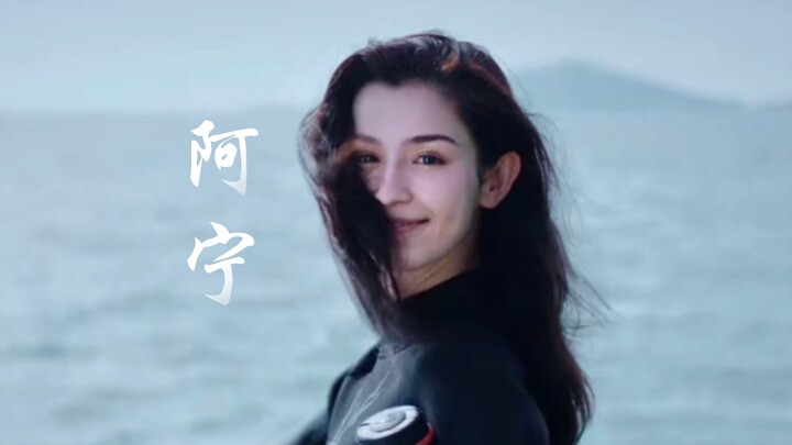 他平静的讲述她的故事，语气平淡，却尽是遗憾……