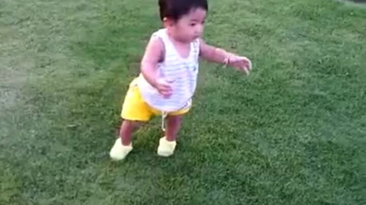 เดินในสนามหญ้า #playtv #พีเจเด็กพิเศษ #shorts