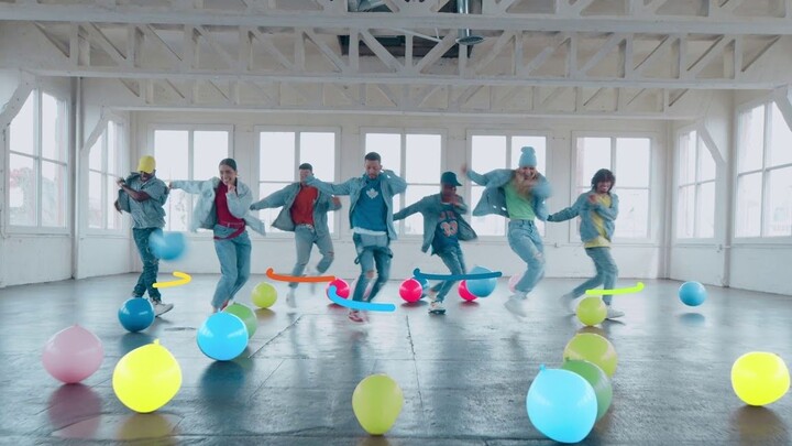Justin Bieber dan Huang Laoban merilis MV versi dance dari single terbarunya "I Don't Care"