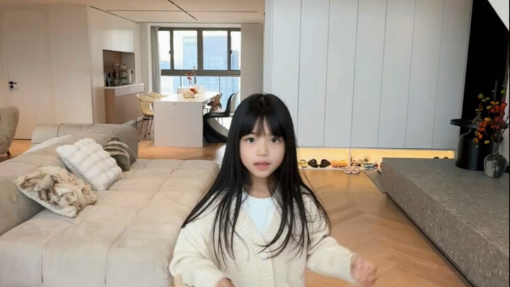 The room tour that’s two and a half years late is finally here!!