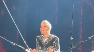 Even if you sit on the top of a mountain while watching a concert, it doesn’t matter! Fan Mom will f