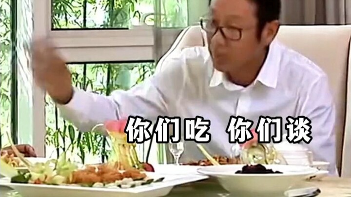 Doanh nhân liên tục mắc lỗi trong bữa tiệc, cuối cùng đập bàn bỏ về chỉ vì một chiếc máy tính.