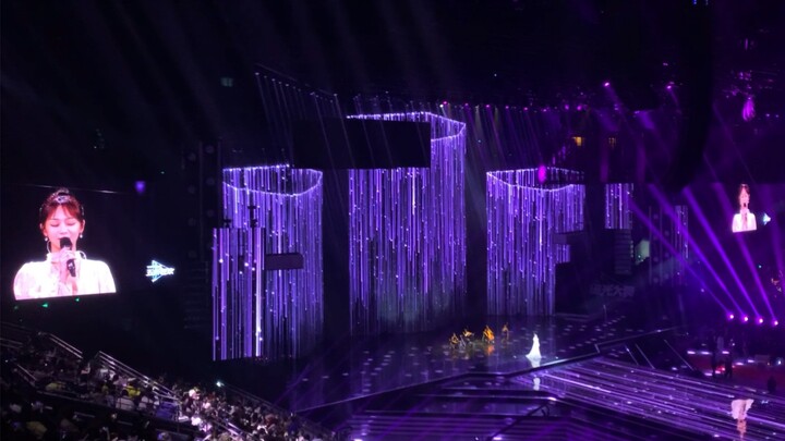 [Yang Zi] Tencent Starlight Awards 2020 {Solo + Paduan Suara dengan Xiao Zhan} HD