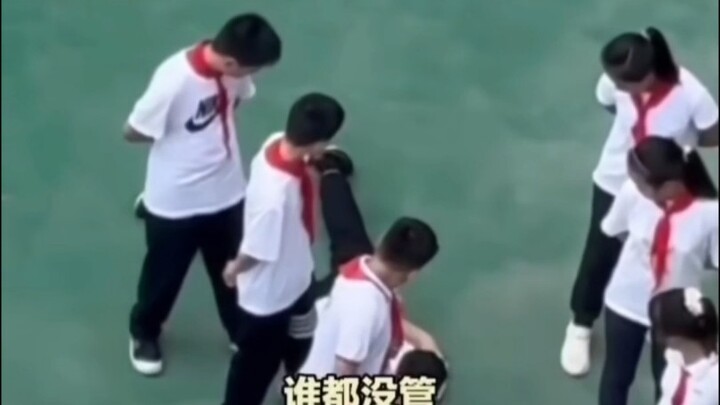 تشظي المجتمع، صمت جماعي