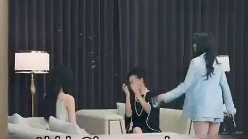 Aku tidur dengan pria idola kampus lalu kabur, kini dia CEO berkuasa yang memanjakanku!