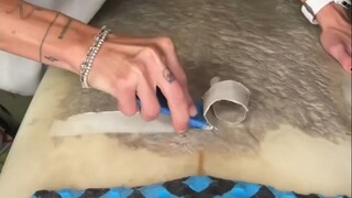 Tại sao sáp trơn bóng lại có thể chống trượt?