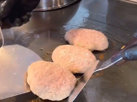 Cho nhiều nước sốt thế này có bị ngấy không?