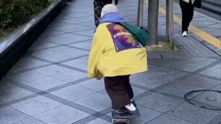 [Skateboarding] Japanese Kids Street Skating with Smooth Style