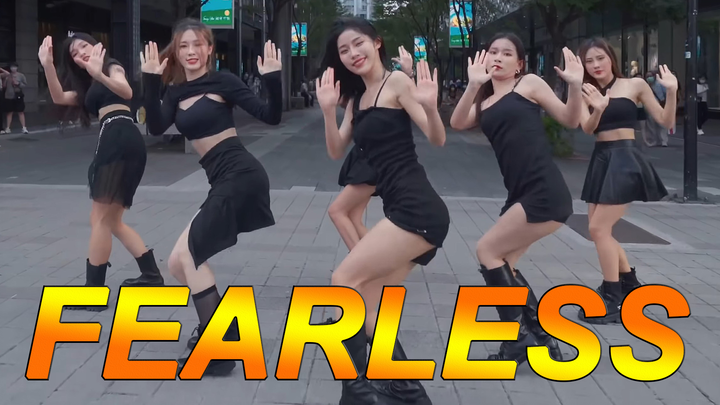 【4K】Gadis cantik Taiwan menari ulang di luar ruangan untuk LE SSERAFIM - Fearless, dari kelompok tar