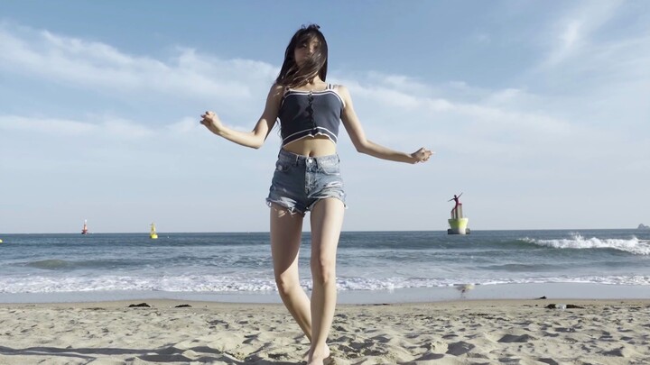 Sunshine! Beach! And bare feet! Check out this sexy girl's cover of Brave Girls - We Ride!