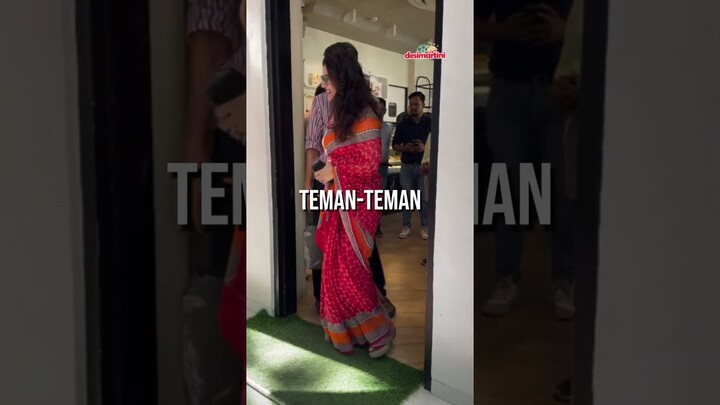 Kajol Pukau Fans dengan Gaun Floral Biru di Video Viral! Penggemar Saweri Dengan Bunga 🥰