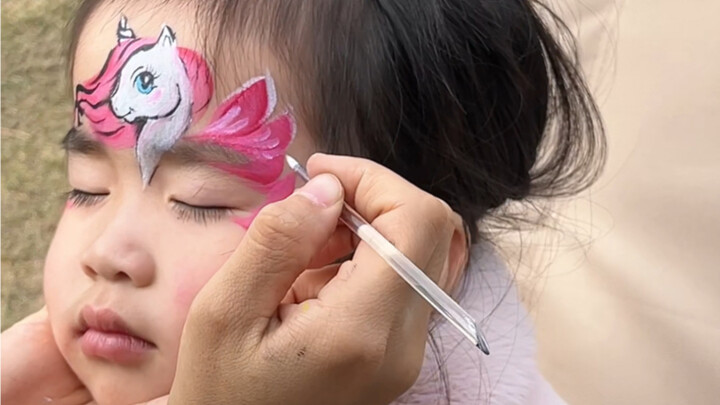 สอนวาดภาพระบายสีสดๆ — ลายม้าโพนี่เล็ก; ลายที่เด็กๆ ชอบสุดๆ!