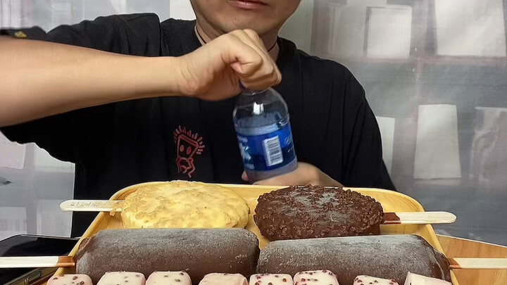 夏天到了该吃雪糕喽