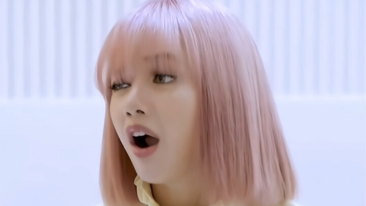 【BLACKPINK】Lisa tái hiện hình ảnh nhỏ nhắn của Rosé