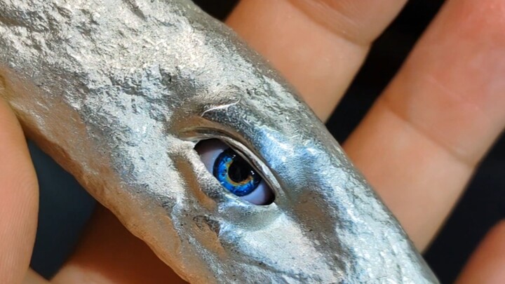 Do you like blue eyes?